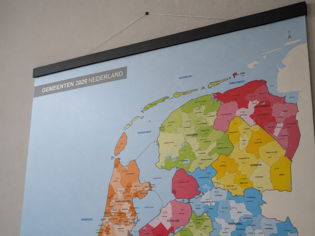 Close up mat gelamineerde gemeentekaart Nederland 306