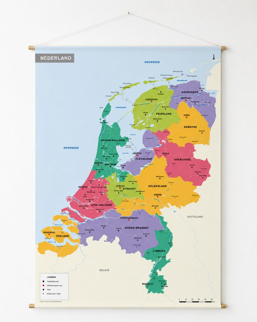 Staatkundige Nederlandkaart 462 zonder rand op vrachtwagenzeil met houten stokken
